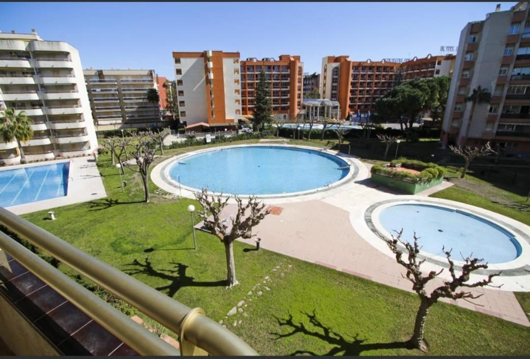 En Centro De Con 3 Piscinas. Salou